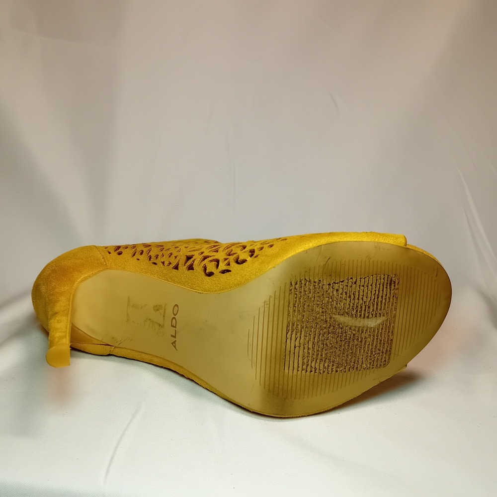 ALDO Yellow Suede Laser Cutout Peep Toe Stiletto Heel Bootie Ankle Boot 8.5 READ - Picture 13 of 16